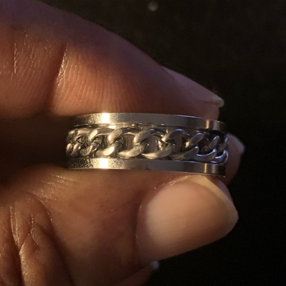 Ring - Picture 3 of 6